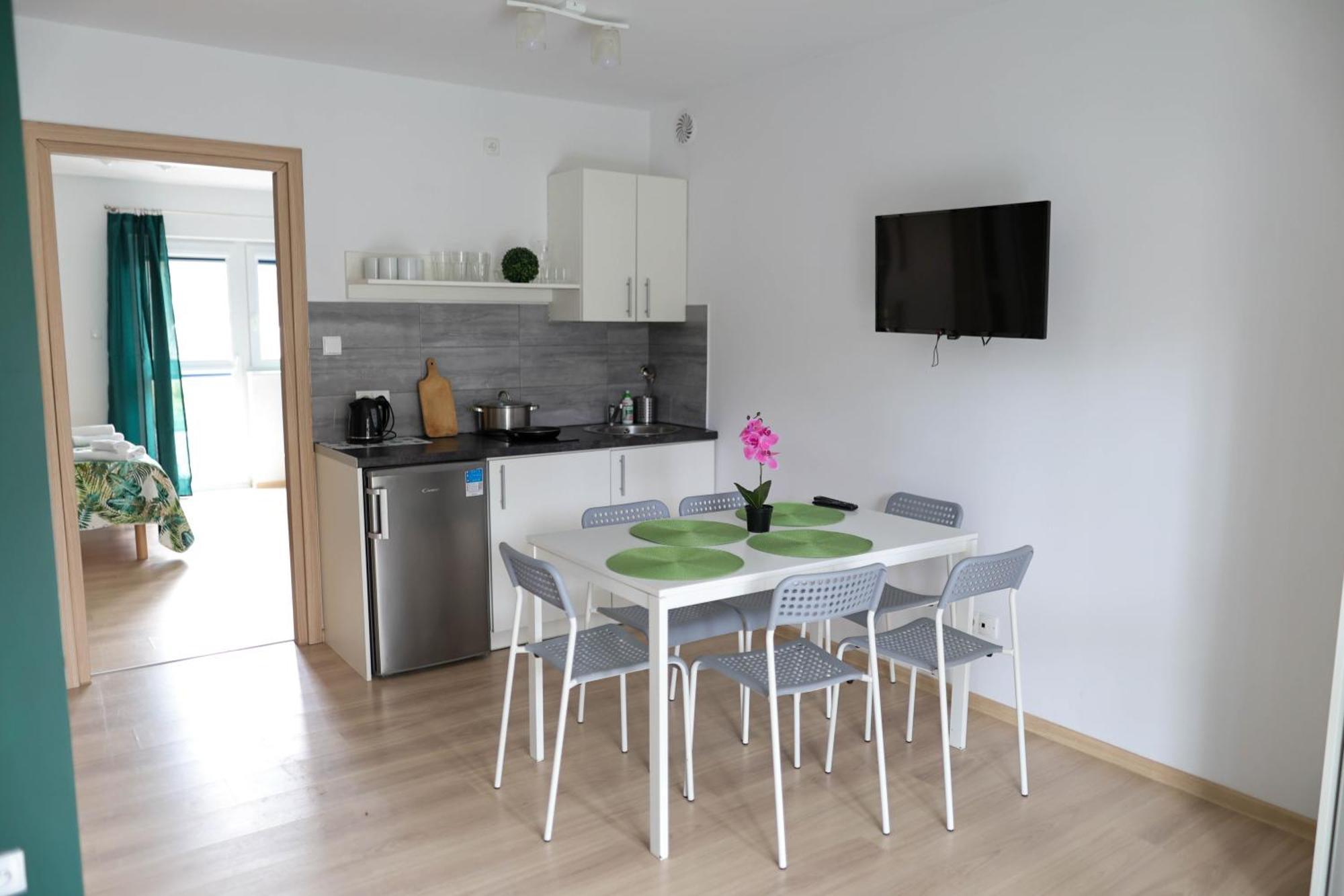 Apartamenty Poddabek- Basen Kryty, Sauna, Animacje Dla Dzieci , Malpi Gaj, Baseny Na Dachu Поддомбе Экстерьер фото